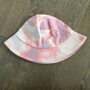 Pink tie-dye bucket hat